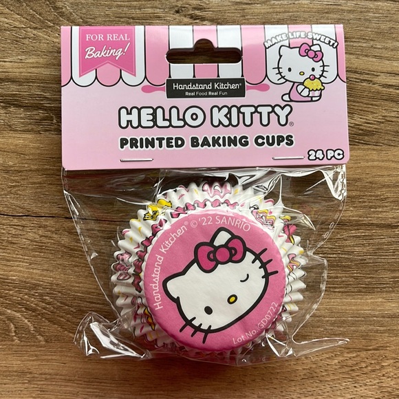 NIP HELLO KITTY Paper Cupcake Liners Baking Cups Mini & Regular & Toppers Set - Picture 5 of 5